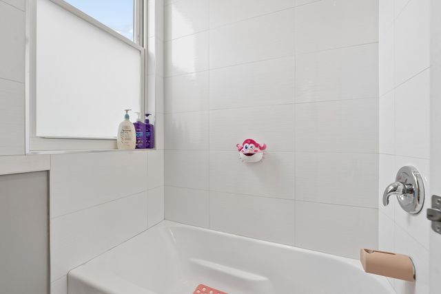 6028 N Newburg Avenue, Chicago, IL 60631