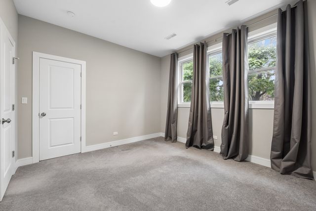 6028 N Newburg Avenue, Chicago, IL 60631