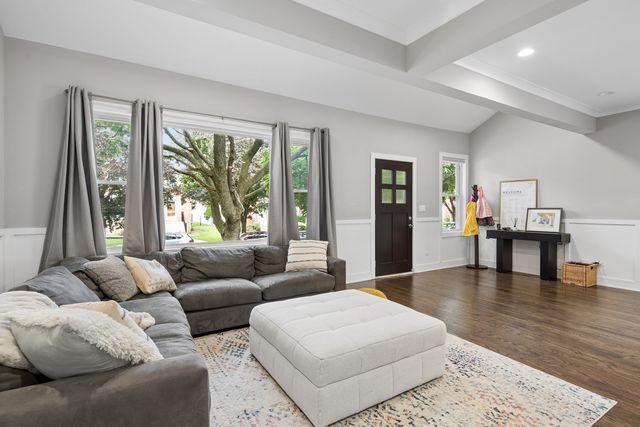 6028 N Newburg Avenue, Chicago, IL 60631
