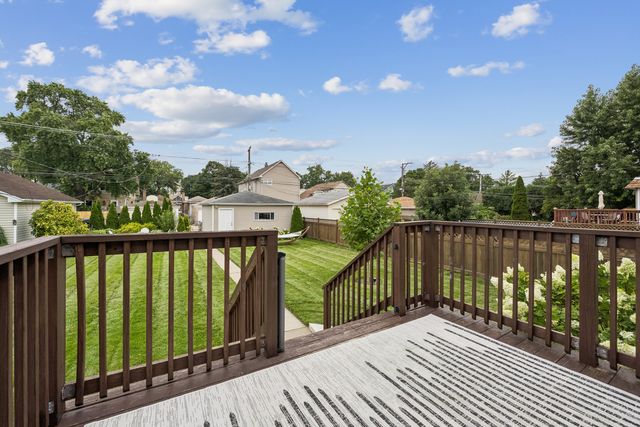 6028 N Newburg Avenue, Chicago, IL 60631