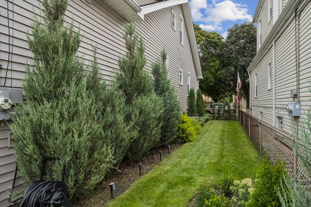 6028 N Newburg Avenue, Chicago, IL 60631