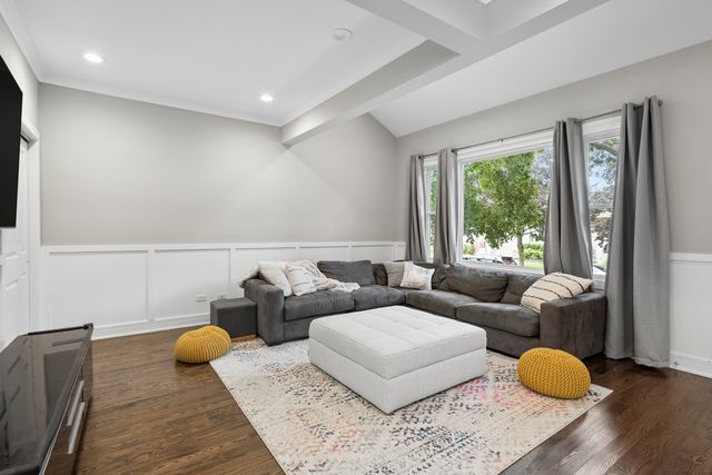 6028 N Newburg Avenue, Chicago, IL 60631