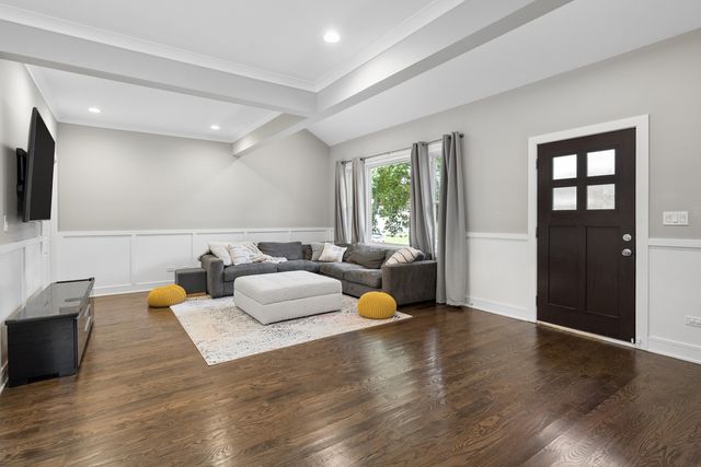 6028 N Newburg Avenue, Chicago, IL 60631