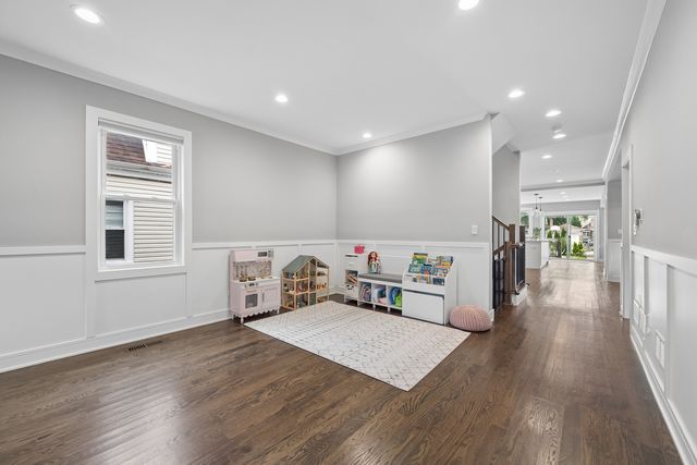 6028 N Newburg Avenue, Chicago, IL 60631