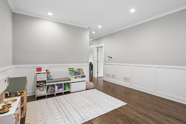 6028 N Newburg Avenue, Chicago, IL 60631