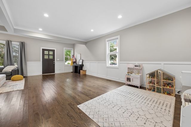 6028 N Newburg Avenue, Chicago, IL 60631