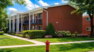 323 N Princeton Avenue 8, Villa Park, IL 60181