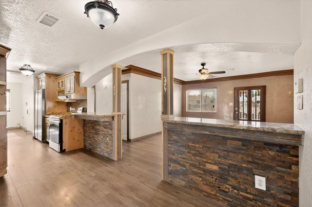 4008 Flora Vista Avenue SW, Albuquerque, NM 87121