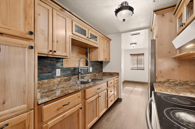 4008 Flora Vista Avenue SW, Albuquerque, NM 87121
