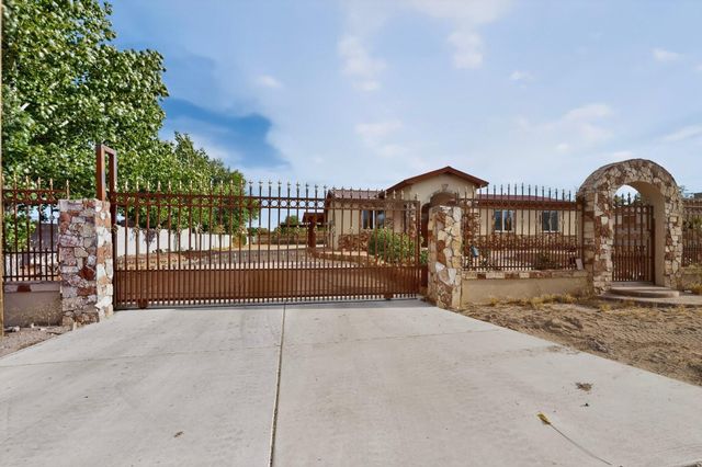 4008 Flora Vista Avenue SW, Albuquerque, NM 87121