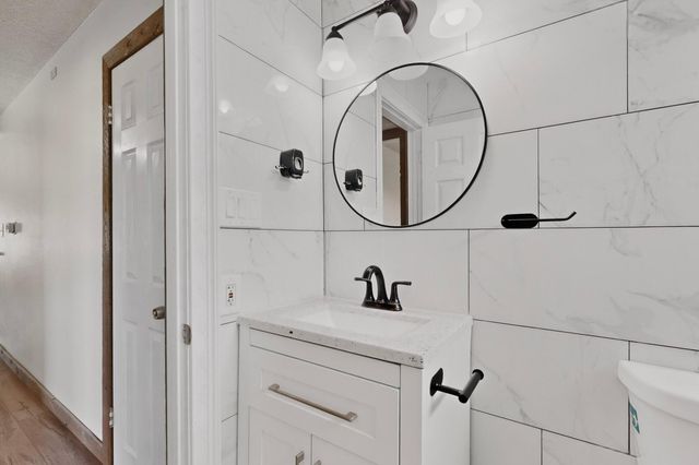 4008 Flora Vista Avenue SW, Albuquerque, NM 87121