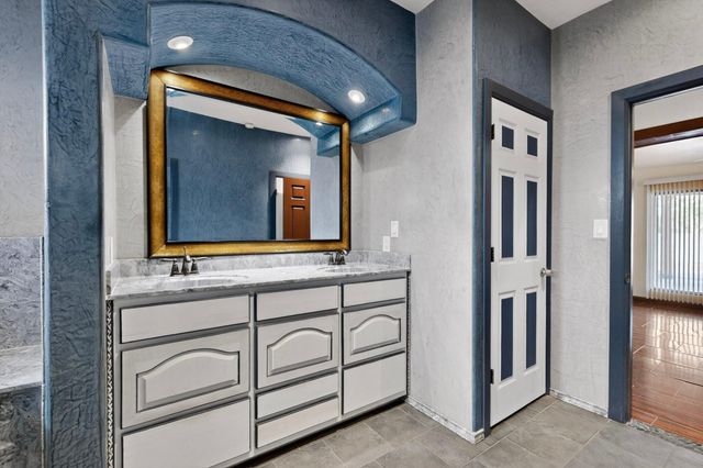 4008 Flora Vista Avenue SW, Albuquerque, NM 87121
