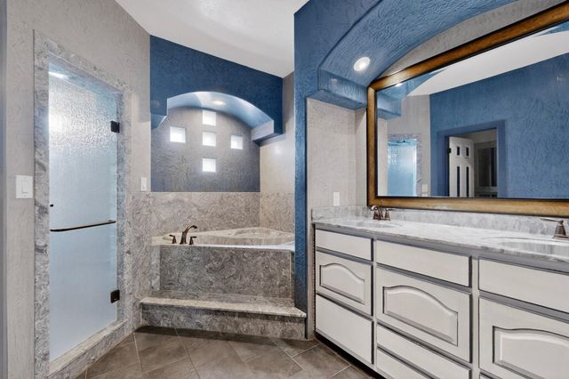 4008 Flora Vista Avenue SW, Albuquerque, NM 87121