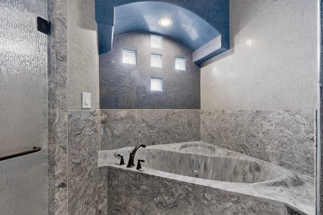4008 Flora Vista Avenue SW, Albuquerque, NM 87121