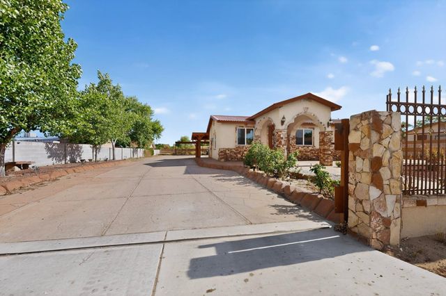 4008 Flora Vista Avenue SW, Albuquerque, NM 87121