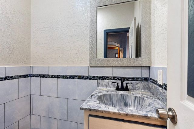 4008 Flora Vista Avenue SW, Albuquerque, NM 87121