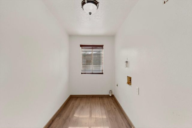 4008 Flora Vista Avenue SW, Albuquerque, NM 87121