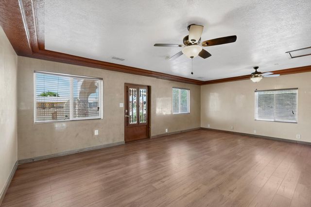 4008 Flora Vista Avenue SW, Albuquerque, NM 87121