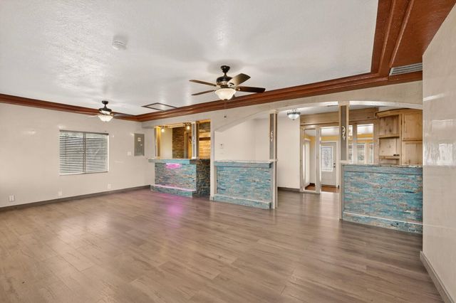 4008 Flora Vista Avenue SW, Albuquerque, NM 87121