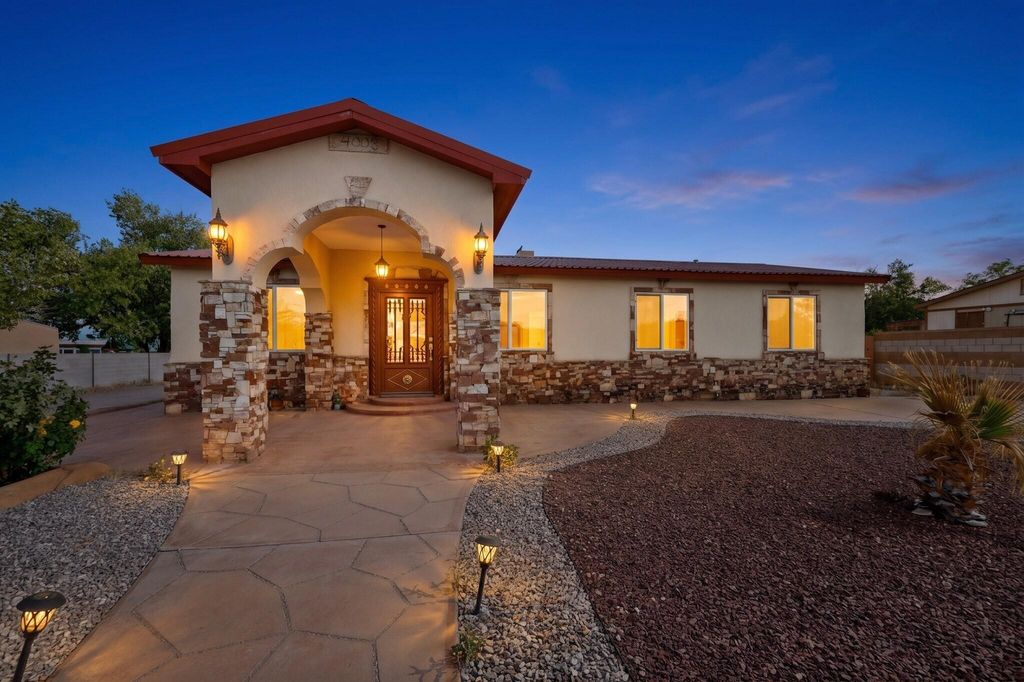 4008 Flora Vista Avenue SW, Albuquerque, NM 87121
