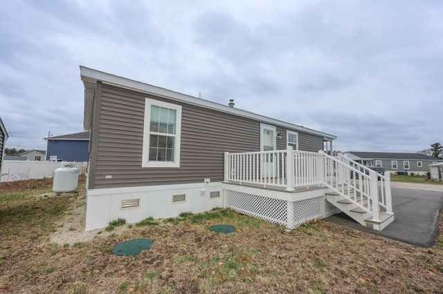 11 Hagop Road, Salem, NH 03073