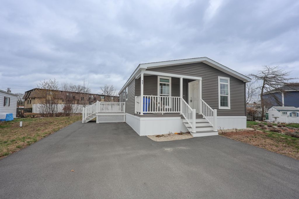 11 Hagop Road, Salem, NH 03073