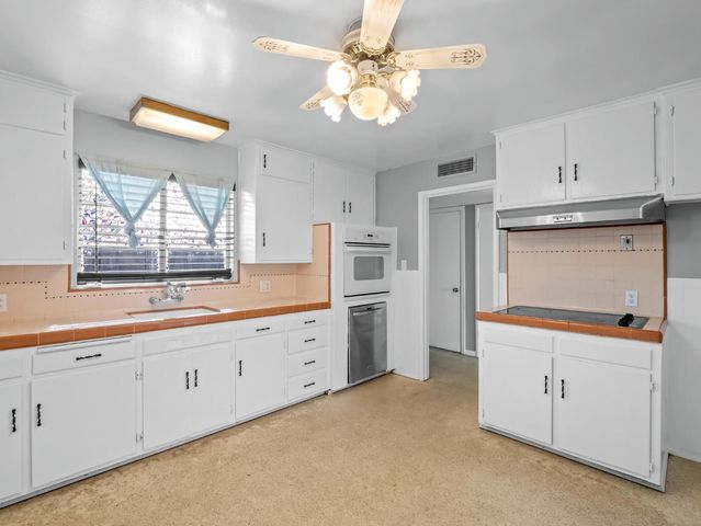 5491 E Dakota Avenue, Fresno, CA 93727