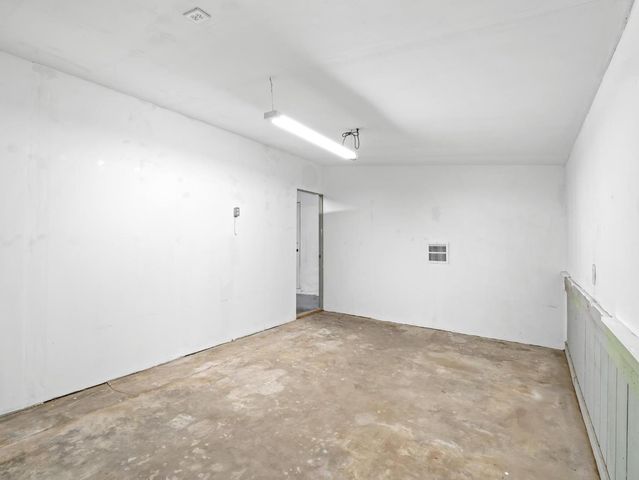 5491 E Dakota Avenue, Fresno, CA 93727