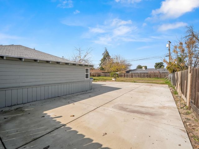 5491 E Dakota Avenue, Fresno, CA 93727