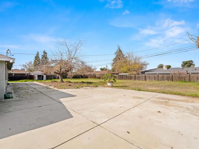 5491 E Dakota Avenue, Fresno, CA 93727