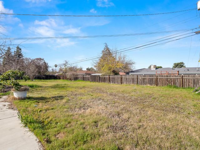 5491 E Dakota Avenue, Fresno, CA 93727