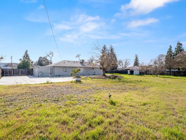 5491 E Dakota Avenue, Fresno, CA 93727