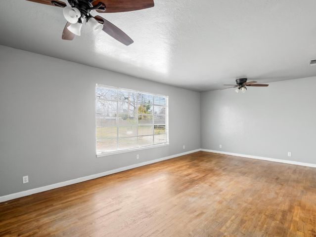 5491 E Dakota Avenue, Fresno, CA 93727