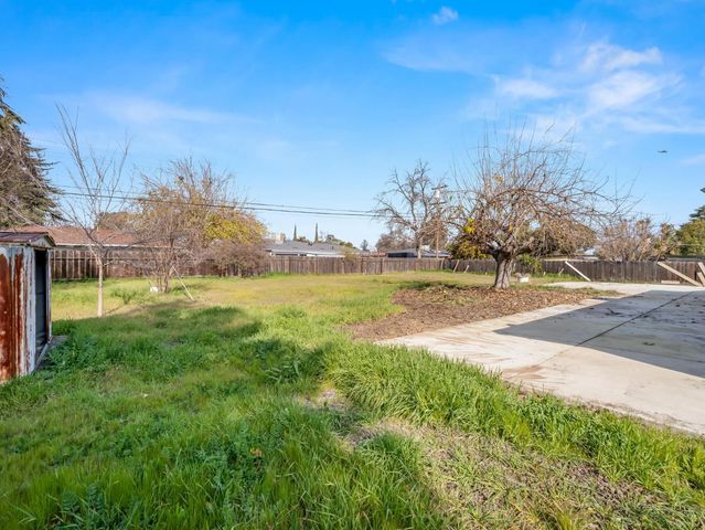 5491 E Dakota Avenue, Fresno, CA 93727