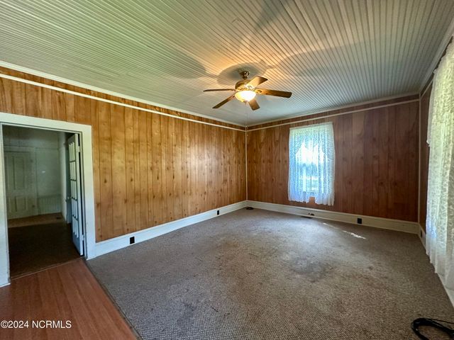 114 Rhodes Avenue, Windsor, NC 27983