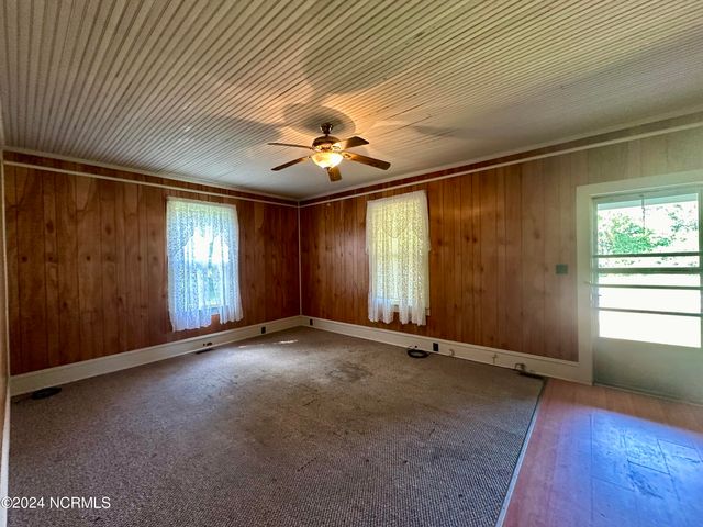 114 Rhodes Avenue, Windsor, NC 27983