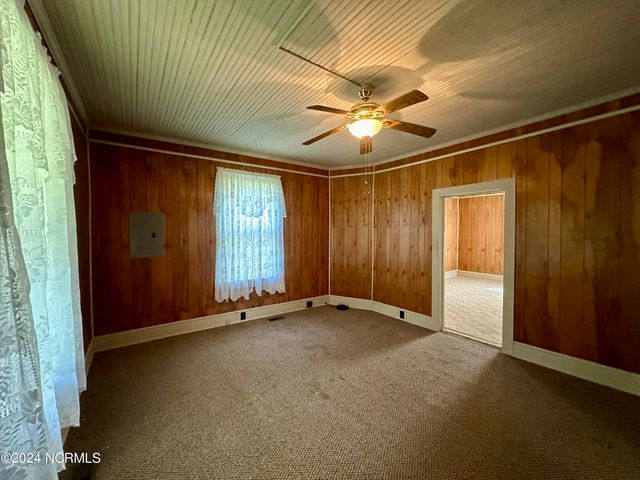114 Rhodes Avenue, Windsor, NC 27983