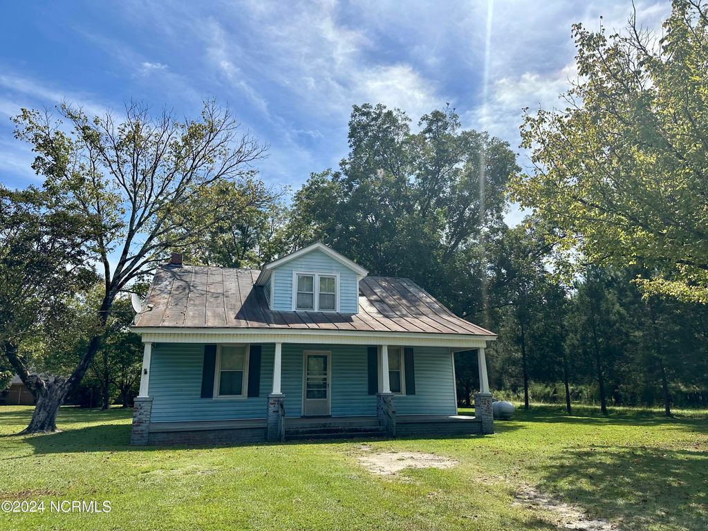 114 Rhodes Avenue, Windsor, NC 27983