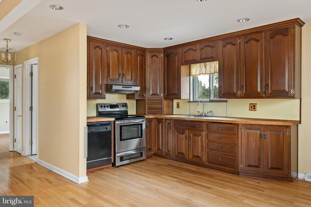 2 SAINT PATS CIR, Elkton, MD 21921