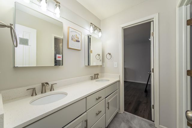 116 N Rainbow Lake Rd, Wichita, KS 67235