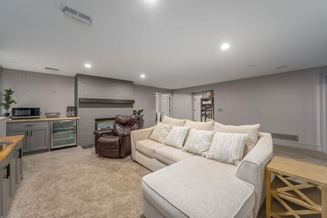 116 N Rainbow Lake Rd, Wichita, KS 67235