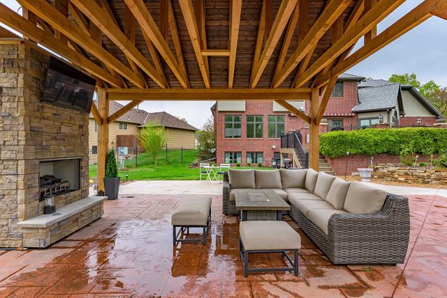 116 N Rainbow Lake Rd, Wichita, KS 67235