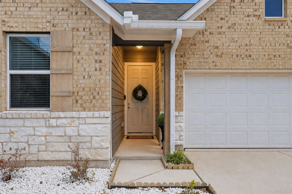 206 Palo Brea LOOP, Hutto, TX 78634