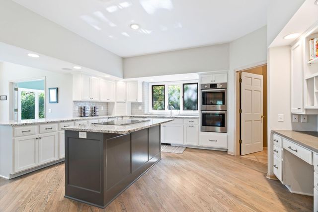 11808 Tapestry Lane, Hopkins, MN 55305