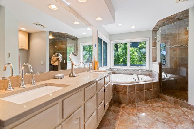 11808 Tapestry Lane, Hopkins, MN 55305