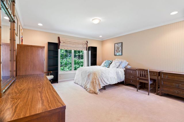 11808 Tapestry Lane, Hopkins, MN 55305