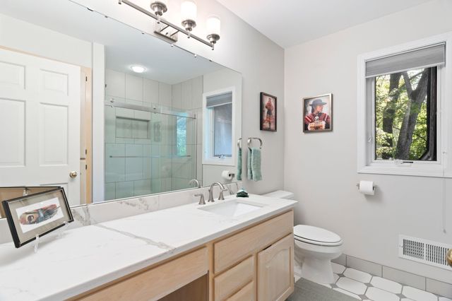 11808 Tapestry Lane, Hopkins, MN 55305