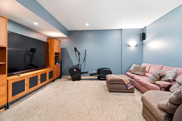 11808 Tapestry Lane, Hopkins, MN 55305