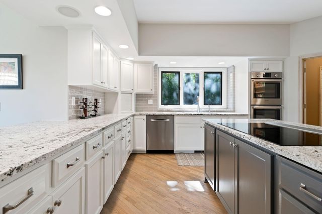 11808 Tapestry Lane, Hopkins, MN 55305