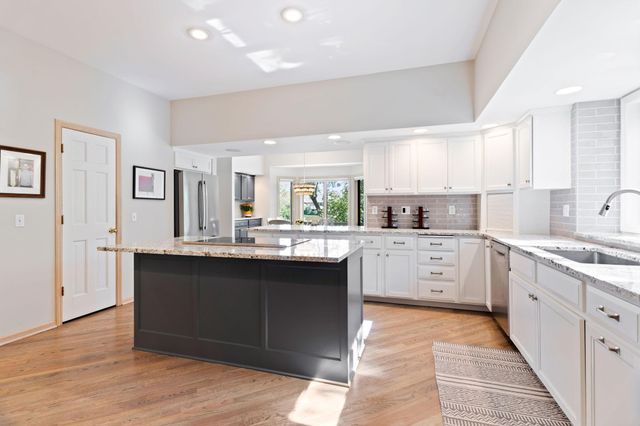 11808 Tapestry Lane, Hopkins, MN 55305